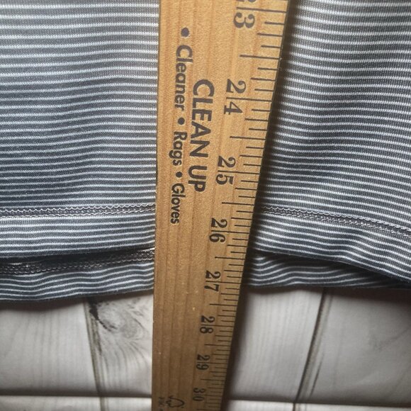 Under Armour Gray Stripe loose Heat Gear Long Sleeve Athletic Pullover Womens M - Picture 6 of 9